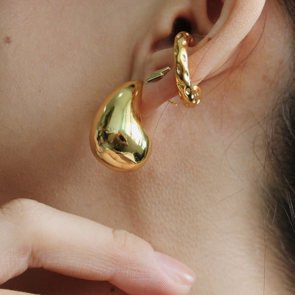 ARETES GOTA DORADOS MEDIANOS