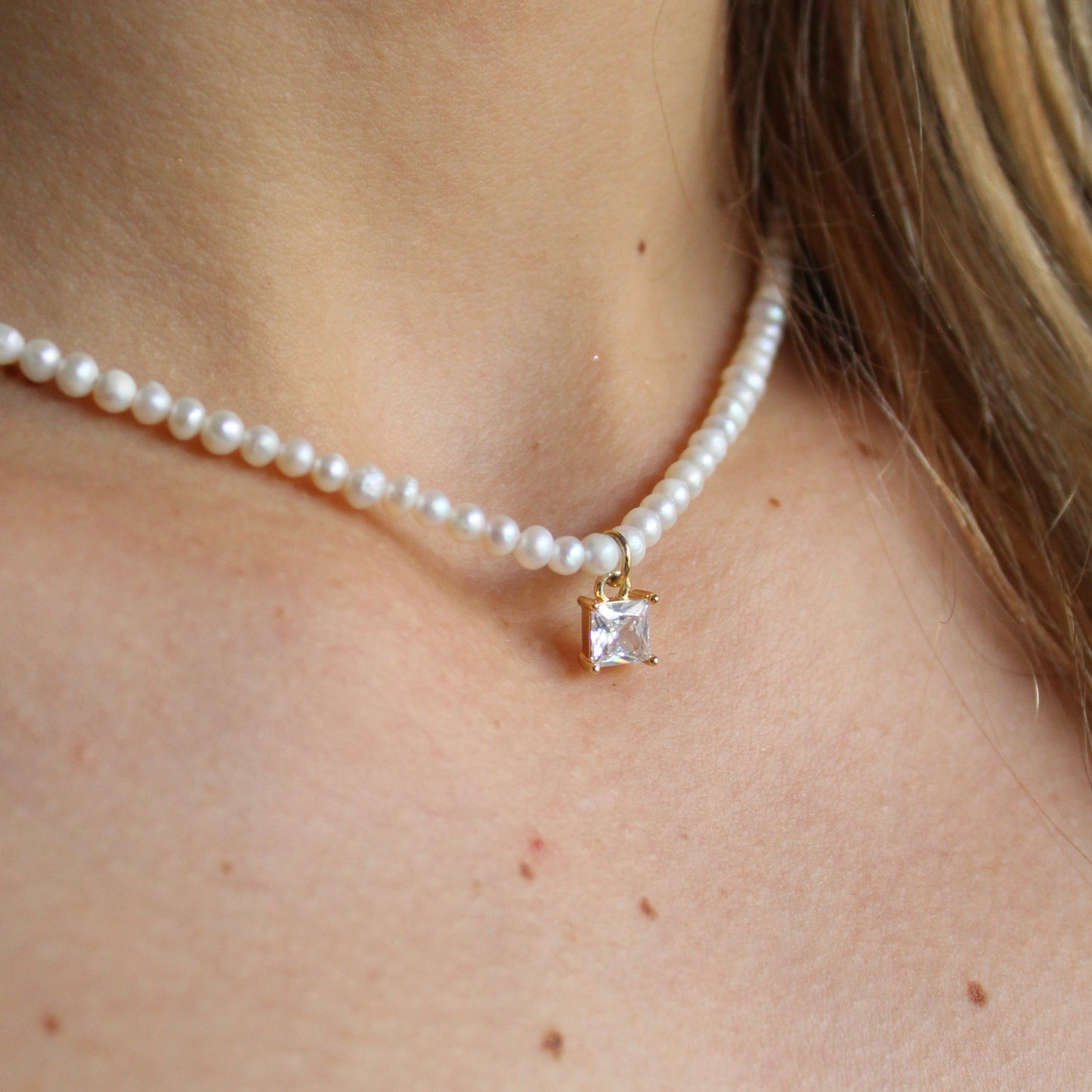 COLLAR HADID