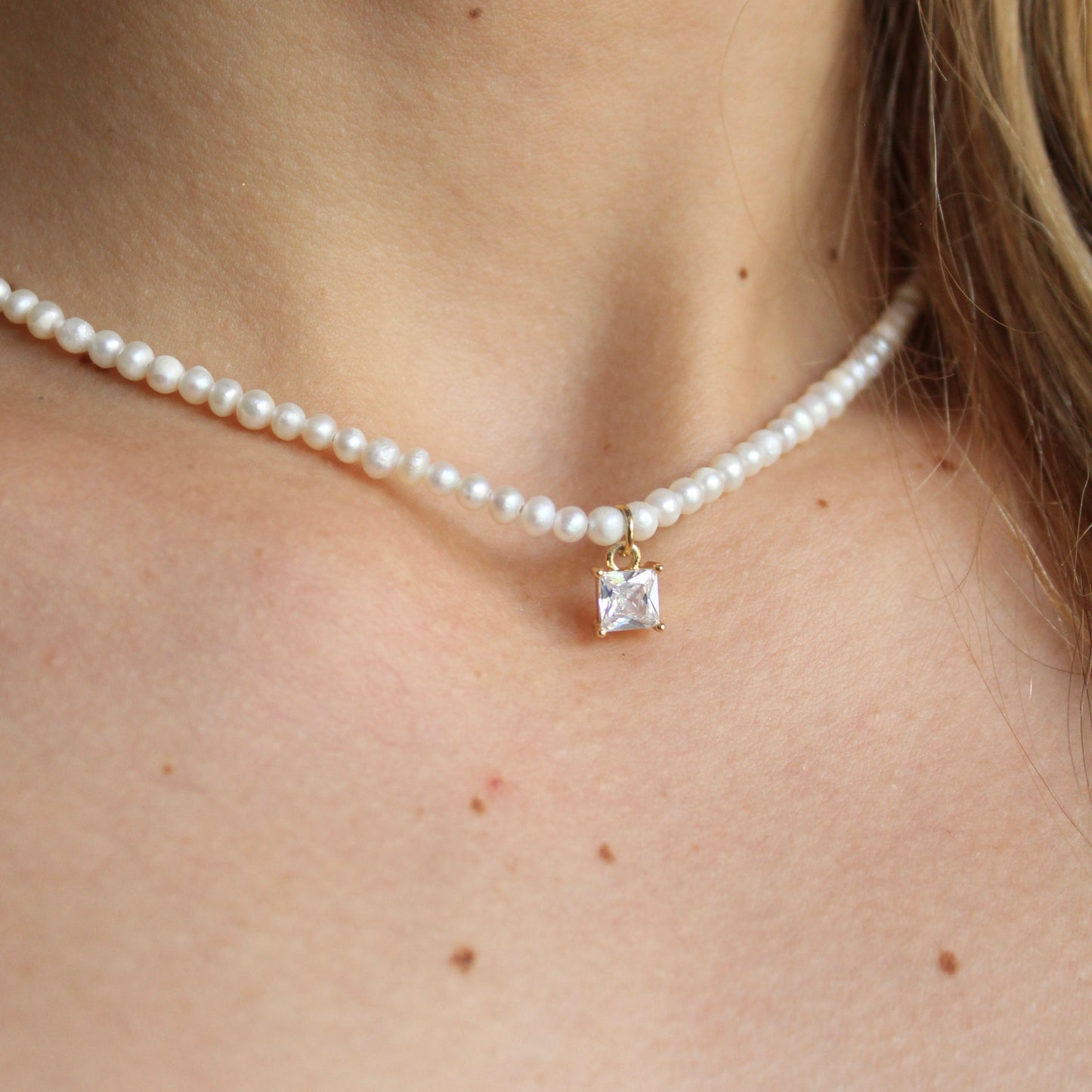 COLLAR HADID