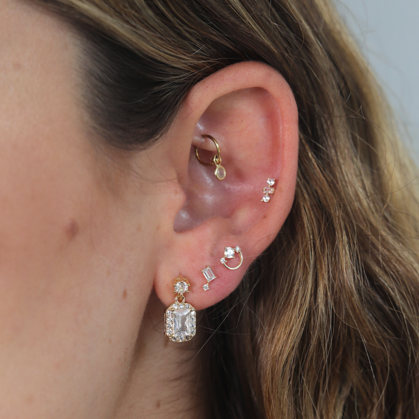 BROQUEL ORO 10K ELARA